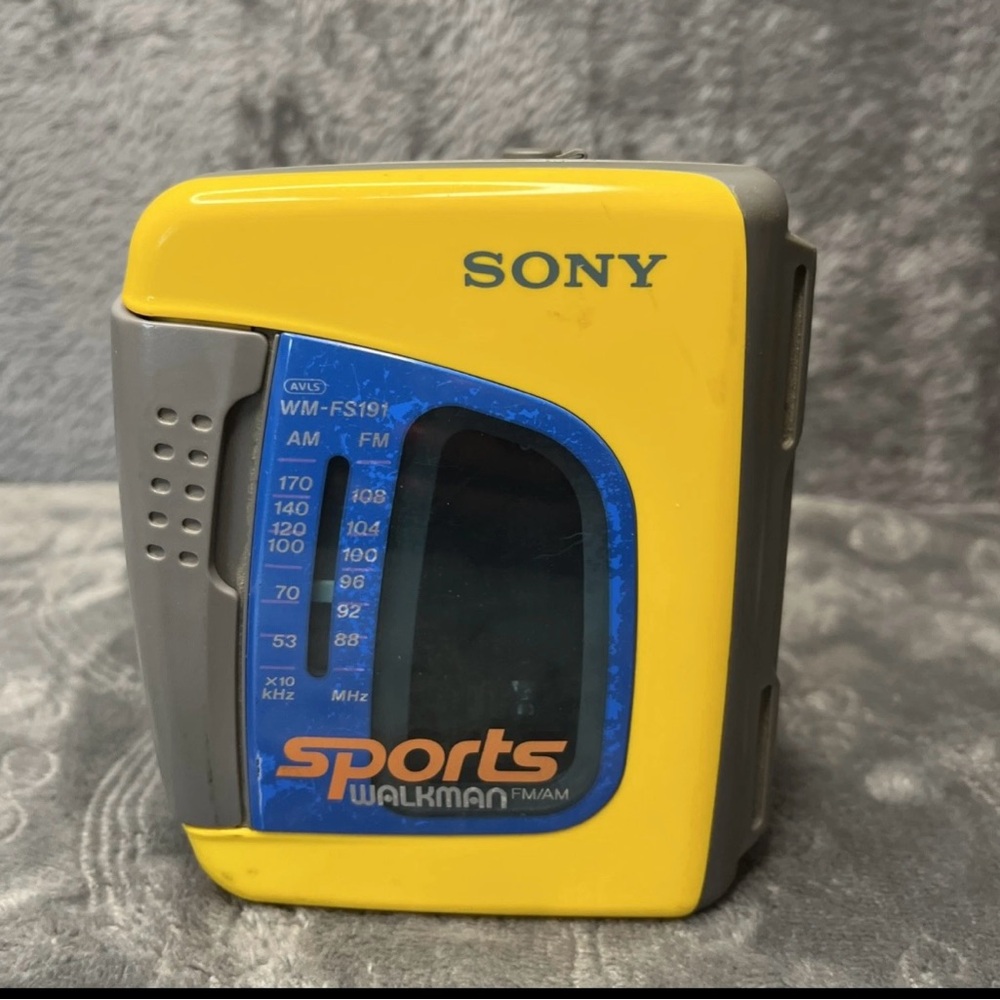 Vintage- Sony Sports Walkman AM/FM Radio
Cassette Player - Tested -Works